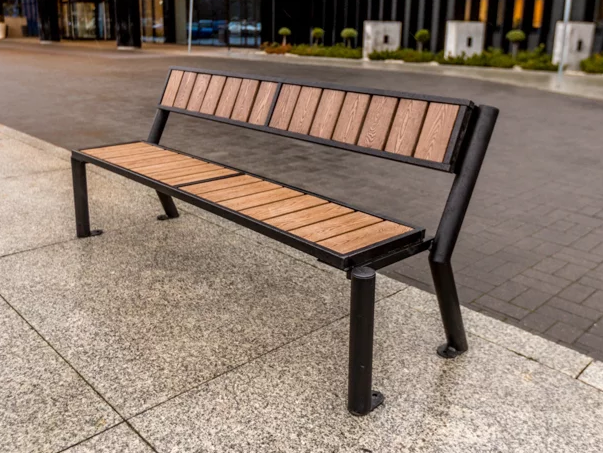 ławka drewniana parkowa